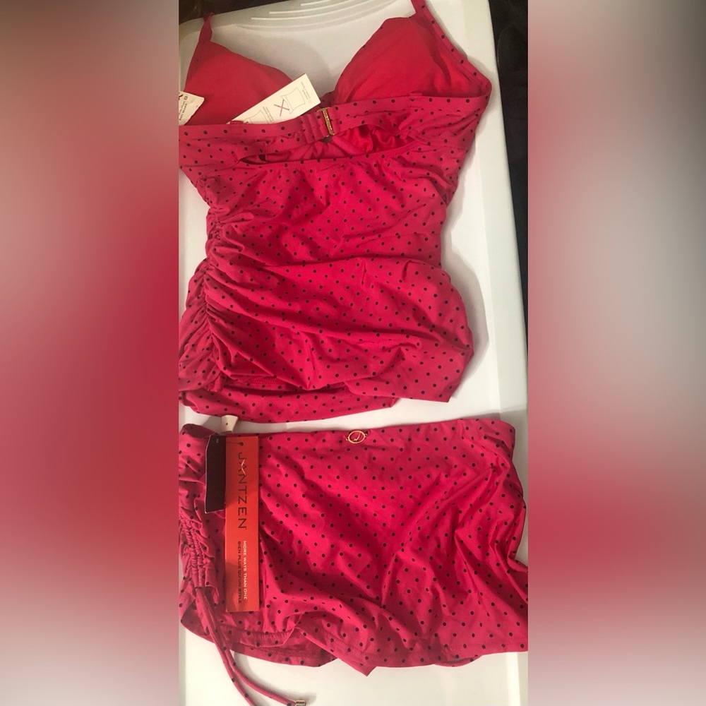 Tankini. NWT. Size 10. Jantzen.